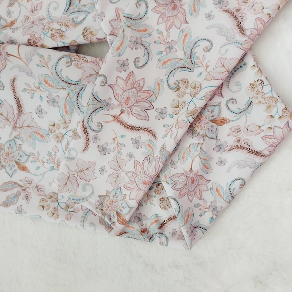 NEW Onzie Pink and White Floral Yoga Stretchy Comfy Athleisure Leggings P1364 - Picture 2 of 10